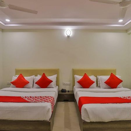 Oyo 26999 Hotel Sg Ahmedabad Ngoại thất bức ảnh