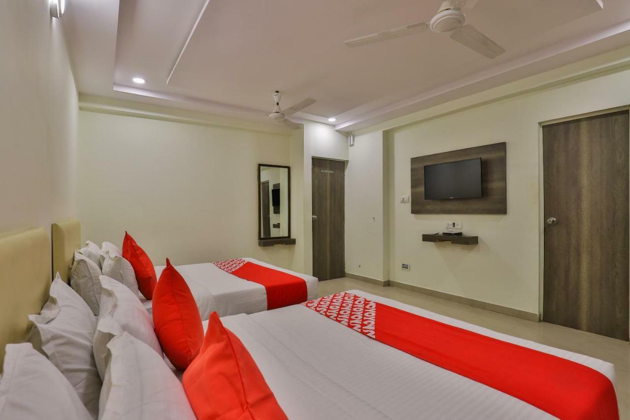 Oyo 26999 Hotel Sg Ahmedabad Ngoại thất bức ảnh