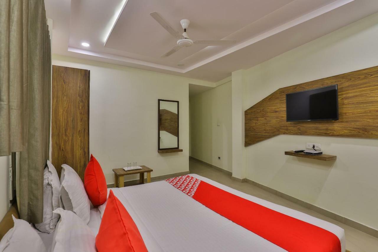 Oyo 26999 Hotel Sg Ahmedabad Ngoại thất bức ảnh